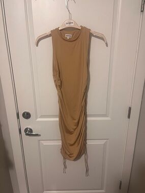 superdown Camel Ruched Sleeveless Midi Dress